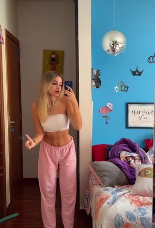 Crystal Braz (@crystalbraz) #top tubo  #top tubo branco  #calça  #calça rosa  «o link do video da dieta tá na...»