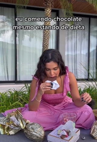 Emilly Araujo (@emillyaraujoof) #decote  #cropped  #top rosa  «Dieta Hoje não!  #fy #foryou...»