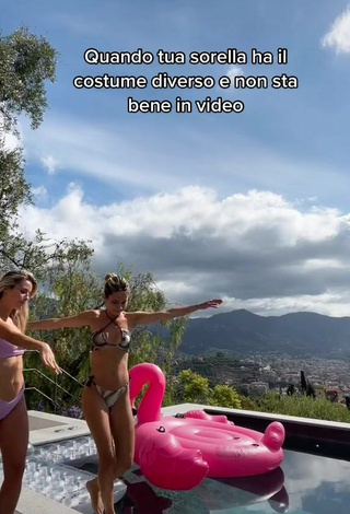 Giovanna&Francesca&Valentina (@goglinosisters) #piscina  #sexy  «Giuro niente di  programmato...»