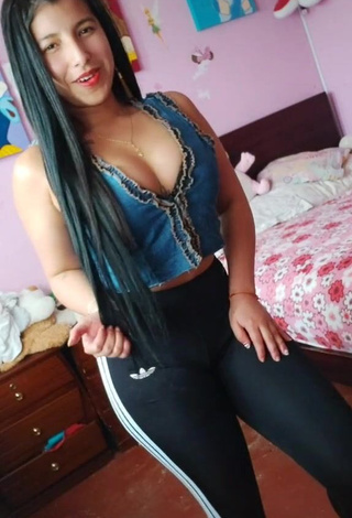 Jenny Zambrano (@jenny.zambrano.242) #decote  #cropped  #legging  «#fyp #ecuador #foryou»