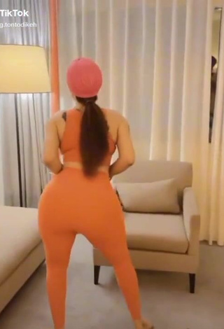 Tontolet (@king.tontodikeh) #cropped  #top laranja  #legging  #legging laranja  #bunda tremendo  #bunda grande  «☺️☺️#viral #nigeria #trending...»