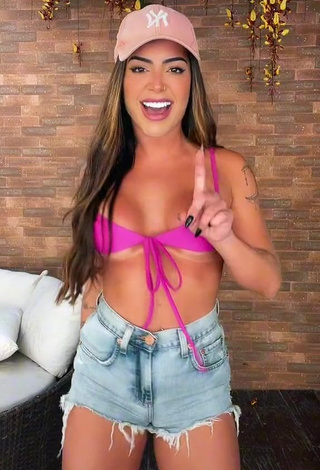 Luana Targinno (@luanatarginno) #top de biquíni  #top de biquíni rosa  #shorts  #shorts jeans  #decote  #bunda tremendo  «Bom diaaaaaaaaa»