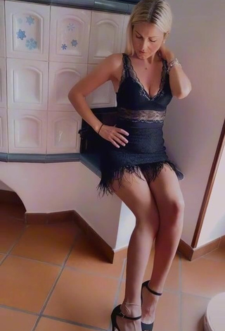 Nadejda Sendrea (@nadejdasendrea8) #vestido  #vestido preto  #sexy  #decote  «#buonasera»