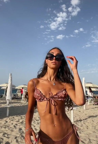 Rebecca Orsolini (@rebecca.orsolini) #praia  #bikini  «dc @tracy.oj»