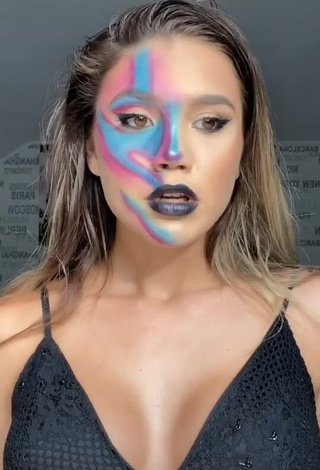 Roberta Salatioan (@robertasalatioan) #sexy  «#makeup #neon #makeupchallenge»