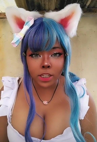 Dezza.cosplay (@dezza.cosplay) #decote  #peitos grandes  #cosplay  «eis que a loli vai te vacinar»