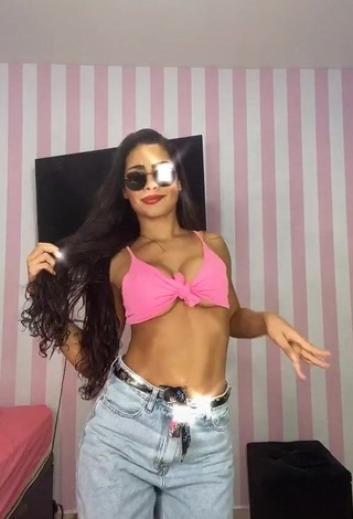 Ingrid Muniz (@ingrid.vmuniz) #lábios vermelhos  #top de biquíni  #top de biquíni rosa  #bunda tremendo  #calça  #calça jeans  «#afrodance #africa #challenge...»