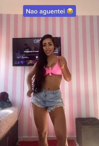 Ingrid Muniz (@ingrid.vmuniz) #top de biquíni  #top de biquíni rosa  #bunda tremendo  #rebolar  #shorts  #shorts jeans  «Dancem meu Zuzuzu também...»