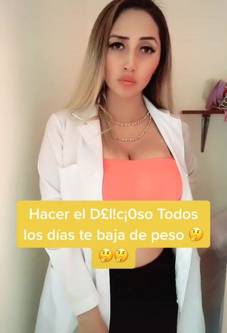 Karen Ramos (@karenramos1997) #decote  #peitos grandes  #cropped  #top de pêssego  «Sigue en Instagram para mas»