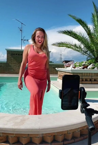 lalequita (@lalequita) #vestido  #vestido vermelho  #piscina  «Here is the #tutorial ❤️ Result...»