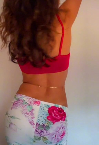 lalibae_ (@lalibae_) #bunda tremendo  #bunda  #sutiã esportivo  #sutiã esportivo vermelho  «Basbousa for u #bellydancetiktok...»