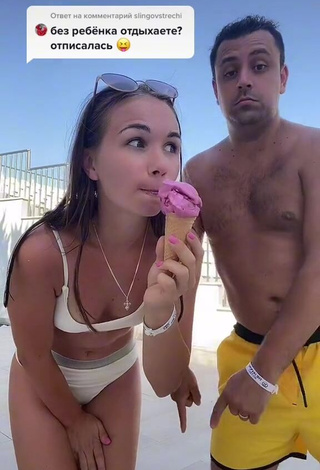 Lera & Danya (@lera_danya) #praia  #bikini  #biquíni branco  #bunda tremendo  «Ответ пользователю...»