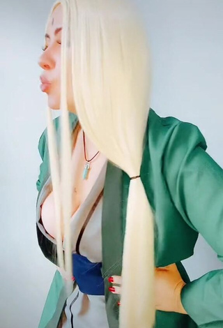 Luanagauchaoficial (@luanagauchaoficial) #decote  #peitos grandes  #cosplay  «JIRAIYA FLAGROU A TSUNADE! ☺️...»