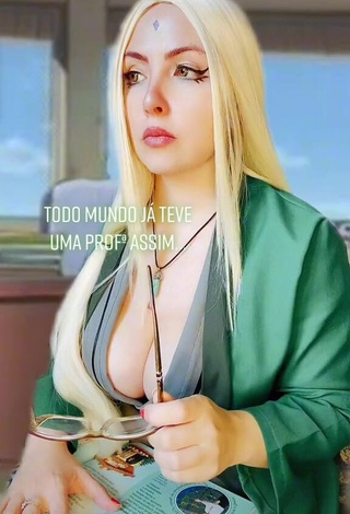 Luanagauchaoficial (@luanagauchaoficial) #decote  #peitos grandes  #sexy  «Taunade dando aula…✌ #tsunade...»