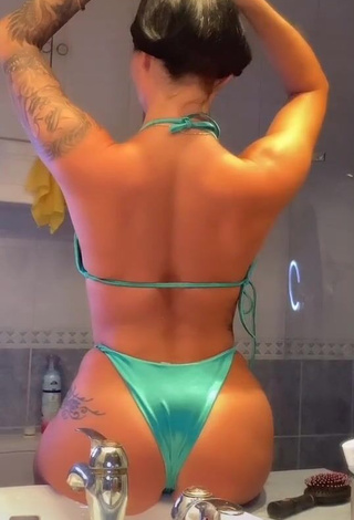 Pocahontasmaria (@pocahontasmaria) #bunda  #bikini  #biquíni verde  #sexy  «IG: mariapocahontas»