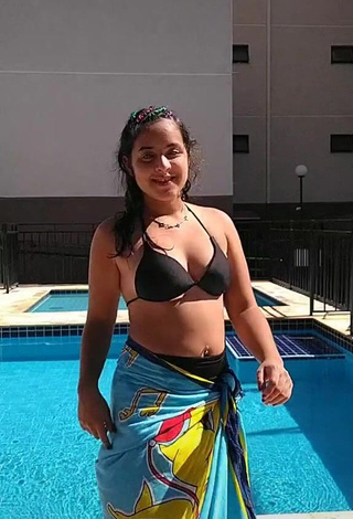 Raquel Toledoh (@raquel_toledoh) #piscina  #bikini  #biquíni preto  #bunda tremendo  #peitos saltando  «ME SEGUE NO INSTA, LINK NA BIO...»