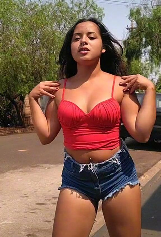 Raquel Toledoh (@raquel_toledoh) #top vermelho  #shorts  #shorts jeans  #piercing no umbigo  #cropped  #bunda  «ME SEGUE NO INSTA, LINK NA BIO...»