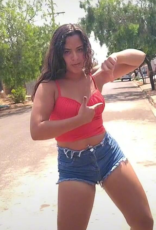 Raquel Toledoh (@raquel_toledoh) #cropped  #top vermelho  #decote  #shorts  #shorts jeans  #bunda tremendo 