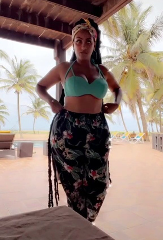 Juliet Ibrahim (@realjulietibrahim) #top de biquíni  #decote  #peitos grandes  #sexy  «#beachday #fineforever»