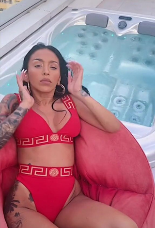 Ruby (@ruby) #bikini  #biquíni vermelho  #decote  #corpo tatuado  «Buna, sunt Ruby!❤️ #tesunyo...»