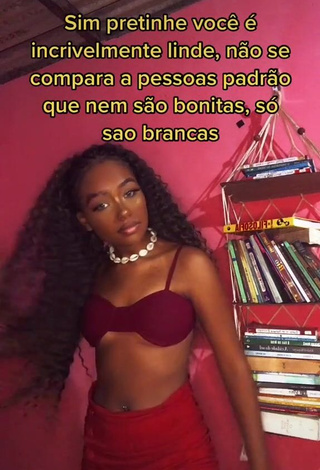 Laiane Rodrigues (@xb4ndida) #decote  #top de biquíni  #top de biquíni vermelho  #saia  #saia vermelha  «#pretosnotopo»