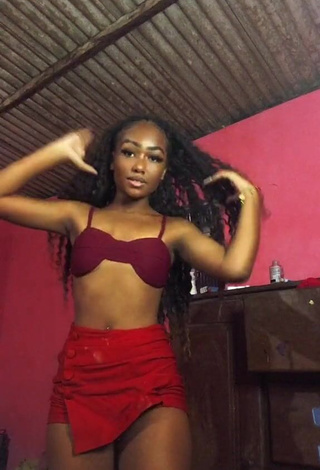 Laiane Rodrigues (@xb4ndida) #top de biquíni  #top de biquíni vermelho  #saia  #saia vermelha  «Q vergonha, dscp, nunca mais...»