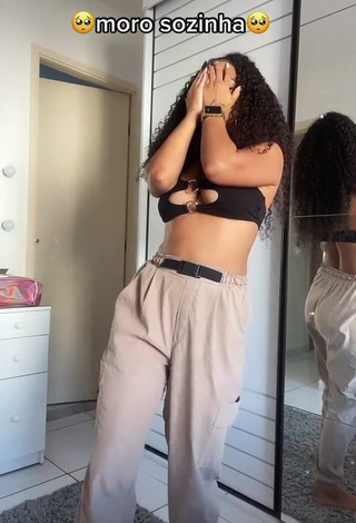 Ziane Martins (@zianemartins) #top de biquíni  #top de biquíni preto  #bunda tremendo  #decote  #abaixo do peito  #calça  #calça bege 