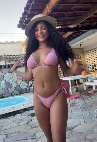 Ziane Martins (@zianemartins) #bikini  #biquíni rosa  #bunda tremendo  #bunda  #piscina  #calcinha 