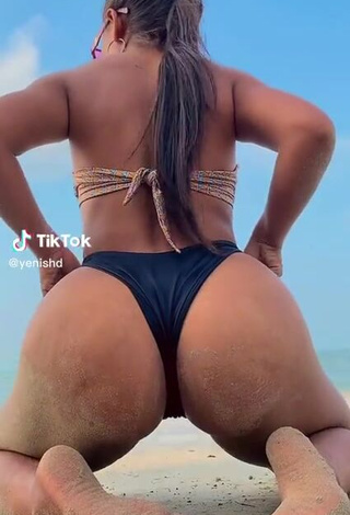 yenishd (@yenishd) #bikini  #calcinha  #bunda  #praia  «Las chicas ms calientes bailan...»