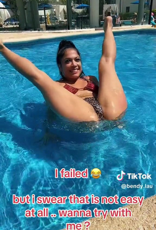 bendy.lau (@bendy.lau) #abertura de perna  #bikini  #ioga  #molhado  #bunda  #piscina  «@bendy.lau lau.bendybalance I...»